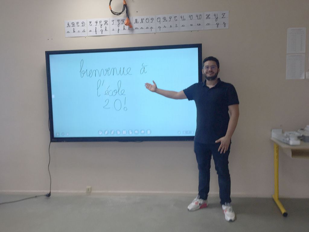 Des écrans 86 pouces dans une école élémentaire !!!